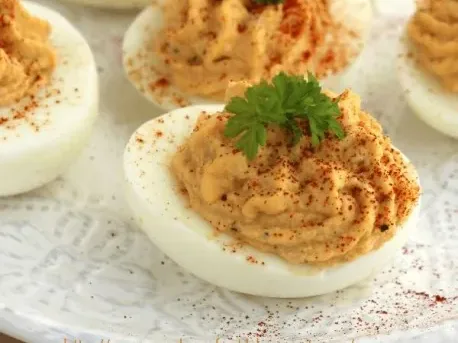 Oua umplute cu crema de ton